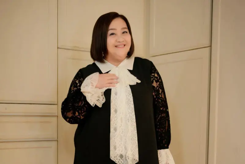 ▲花蓮光復鄉受災嚴重，憑藉《影后》入圍金鐘獎的鍾欣凌（如圖）出資化身「光復浴室超人」，以及杜詩梅四處奔走，共同籌設臨時沐浴房，將在教會與學校安裝24座，2人善舉展現演藝圈溫暖，讓災民重獲清潔與安心，直言：「要讓大家好好洗澡！」（圖／翻攝自鍾欣凌臉書）