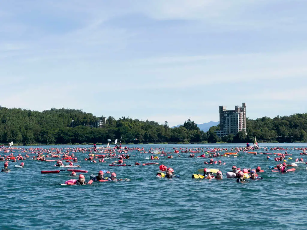 ▲日月潭國際萬人泳渡活動將在9月28日登場，本文整理流程表、交通與接駁等一次看。（圖／取自南投縣政府官網）