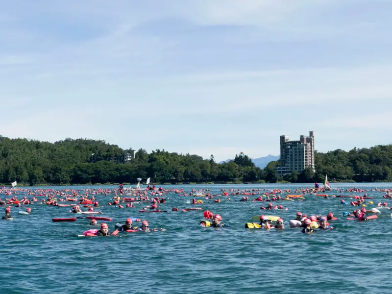 ▲日月潭國際萬人泳渡活動將在9月28日登場，本文整理流程表、交通與接駁等一次看。（圖／取自南投縣政府官網）