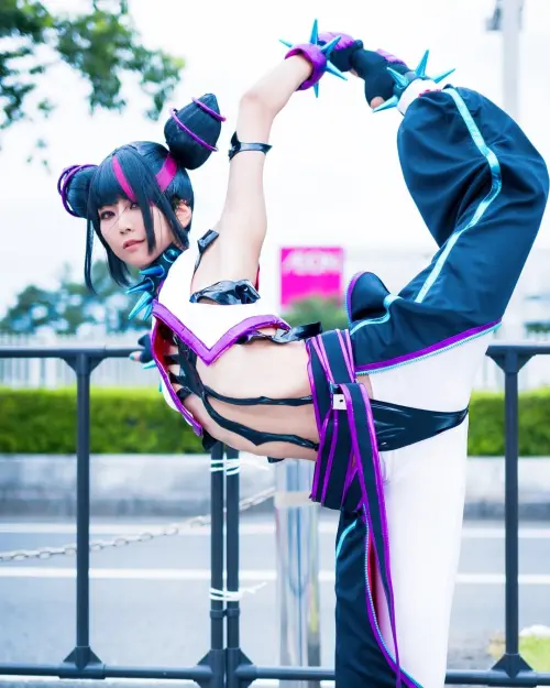 ▲日本知名Coser柳丸，憑藉著驚人的身體柔軟度與高難度動作，迅速累積高達66萬的社群追蹤人數。（圖／取自yanag_imaru IG）