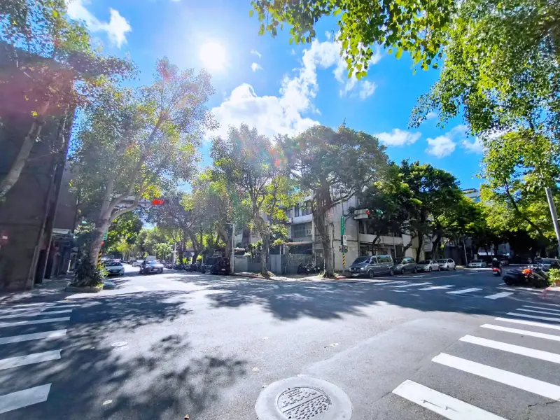 ▲信義房屋民生店專案經理陳泓源表示，民生社區整體環境舒適、機能佳、學區優，地點離信義區與內湖等精華地區約15-20分鐘左右車程，在地人更形容「土黏到讓人住了出不去」。（圖／信義房屋提供）