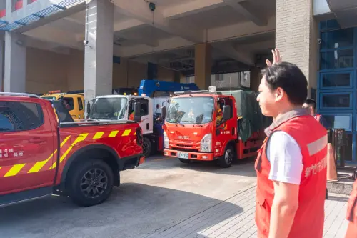 同島一命共度難關！竹市特搜與重機具團隊赴花蓮支援
