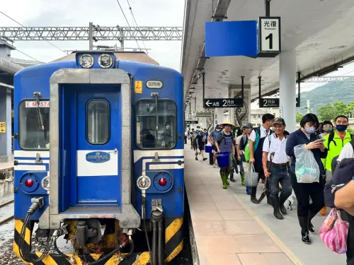 花蓮災後湧志工！衛福部：光復車站設分配站　統籌物資與清潔
