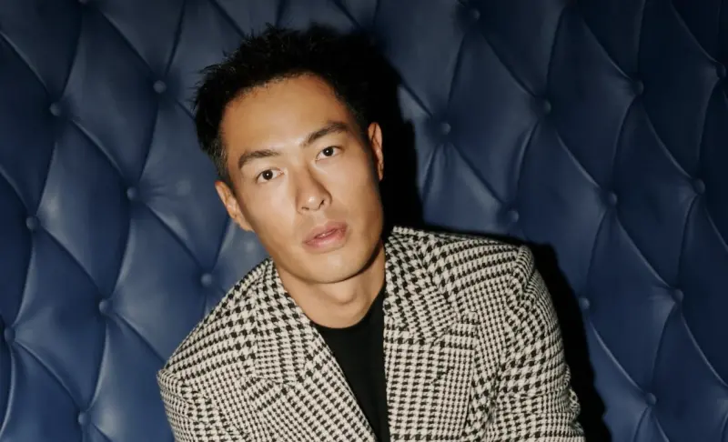 ▲楊祐寧（如圖）22歲就拿金馬新人，今年以《今夜一起為愛鼓掌》入圍金鐘獎最佳男主角，這是他5度搶視帝，近來剛晉升3寶爸的他，在婚前曾和郭采潔交往過。（圖／玩下娛樂）