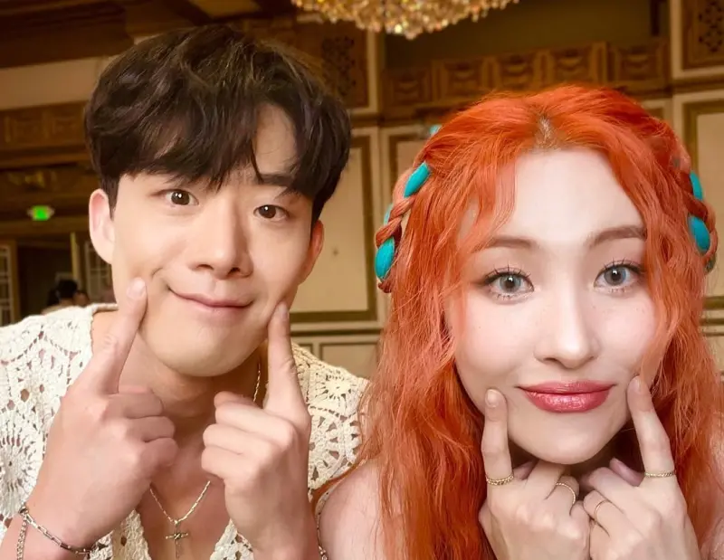 ▲車炫承（左）因為是宣美御用舞者而出名，後來因為出演《單身即地獄》爆紅，沒想到今年6月罹患白血病（血癌），正在接受治療對抗病魔。（圖／車炫承IG@502bright）