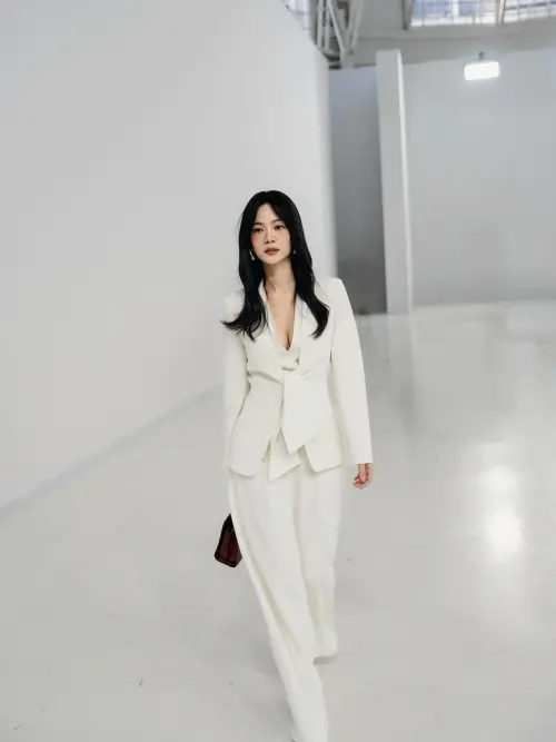 ▲曾之喬一身俐落白色西裝，讓不少粉絲驚呼他狀態絕佳。（圖／翻攝自曾之喬IG@chiaochiaotzeng）