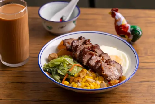 ▲黯然銷魂飯以上選豬梅花肉製作的肥燶叉燒，軟嫩不膩、腴瘦有致。（圖／嘉義市衛生局提供）