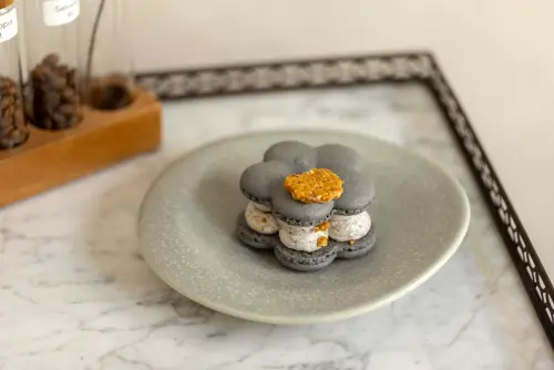 ▲「溫柔的烏雲」以花生糖搭配Oreo餅乾內餡，創造出鹹甜交織的獨特風味。（圖／嘉義市衛生局提供）