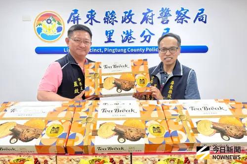 ▲榮譽主任藍啟政加碼230份餅乾禮盒分送員警。（圖／記者莊全成攝，2025.09.27）