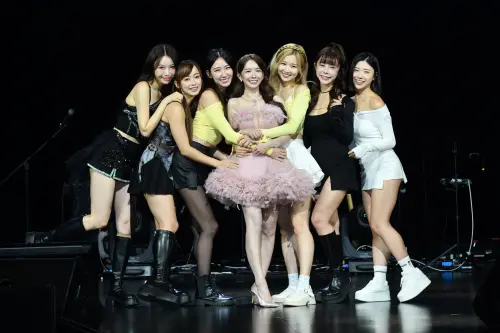 ▲多位啦啦隊女神包括李雅英（左起）、丹丹、檸檬、禾羽、秀秀子、巫苡萱、橘兒，今日出席公益演唱會。（圖／記者林柏年攝影）