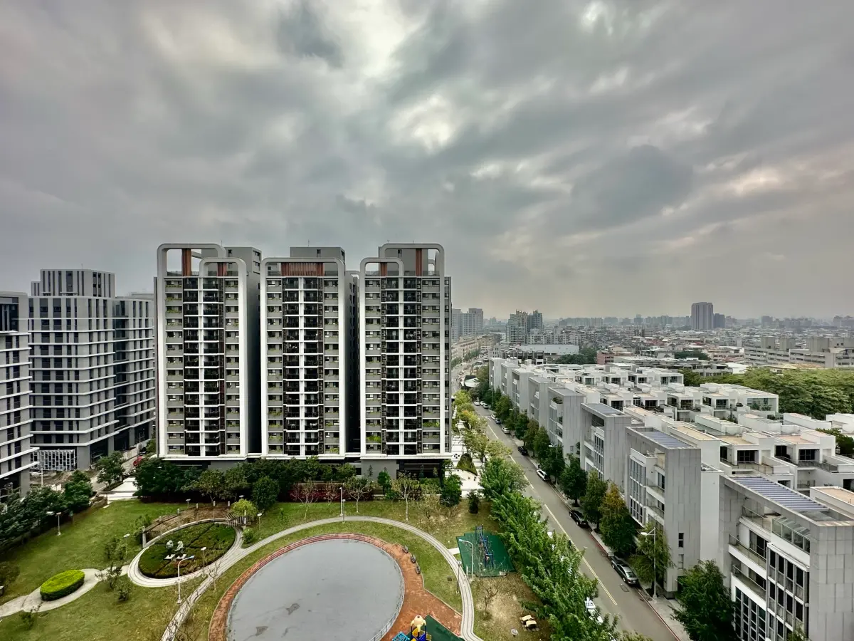 ▲位於北太平的新光重劃區近十年因交通與建設帶動，以低基期與便利生活機能，成為首購客戶心中的優質生活圈。（圖／信義房屋提供）