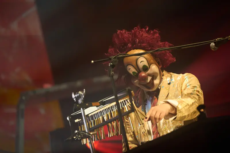 ▲SEKAI NO OWARI（世界末日）睽違6年來台北開演唱會，TRASH也前來朝聖，林頤原、Marz23（阿夜）直呼看到落淚。圖為DJ LOVE。（圖／大鴻藝術BIG ART）