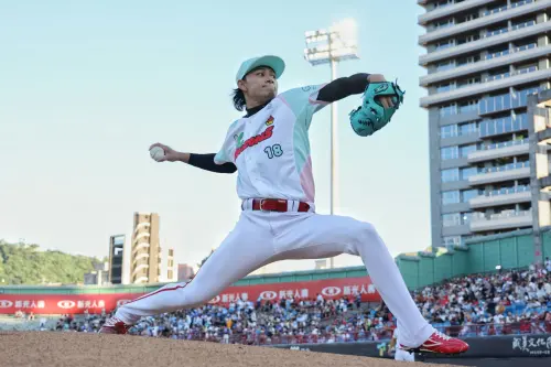 ▲徐若熙四縫線速球的誘發垂直位移（IVB）高達22英寸(約55.88 公分)，這在物理科學上會產生球路向上竄升的視覺殘像。（圖／資料照，味全龍提供）