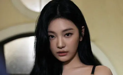 aespa寧寧才說不太喝酒！秒被身後酒瓶山打臉　粉絲嚇瘋：超會喝
