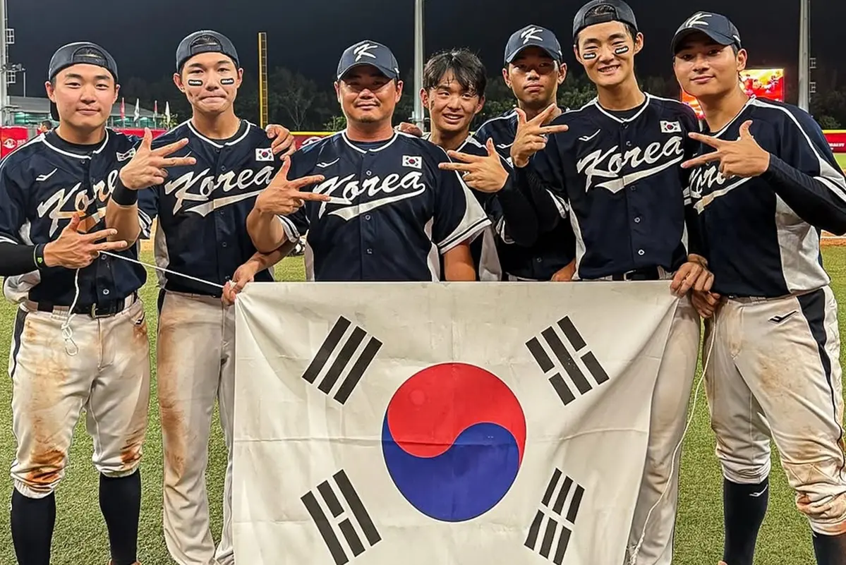 ▲韓國代表隊在超級循環賽以1：0力退日本，這是自2015年之後，韓國睽違10年再次在亞錦賽擊敗宿敵日本。比賽後，韓國社群上湧入滿滿的「熊熊」表情符號，因為此役的最大功臣，幾乎都來自韓國職棒的斗山熊隊。（圖／翻攝自kbsa_official X）