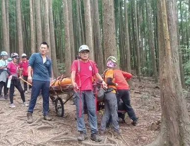 筍農暈厥長壽山19K　中市警消揮汗攀嶺搶救
