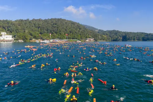 ▲今年參與日月潭國際泳渡的民眾高達2.4萬人。（圖／南投縣政府提供，2025.09.28）