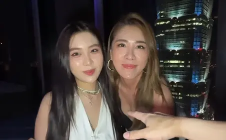 ▲小禎（右）愛女18歲了！誇像自己Emma（左）直接閃人　送Tiffany項鍊原因超暖。（圖／小禎IG@karenhu1984）