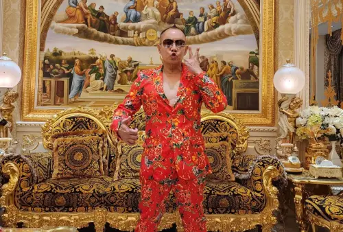 ▲吊車大王胡漢龑財力雄厚，有4個老婆和14名子女。（圖／胡漢龑臉書）