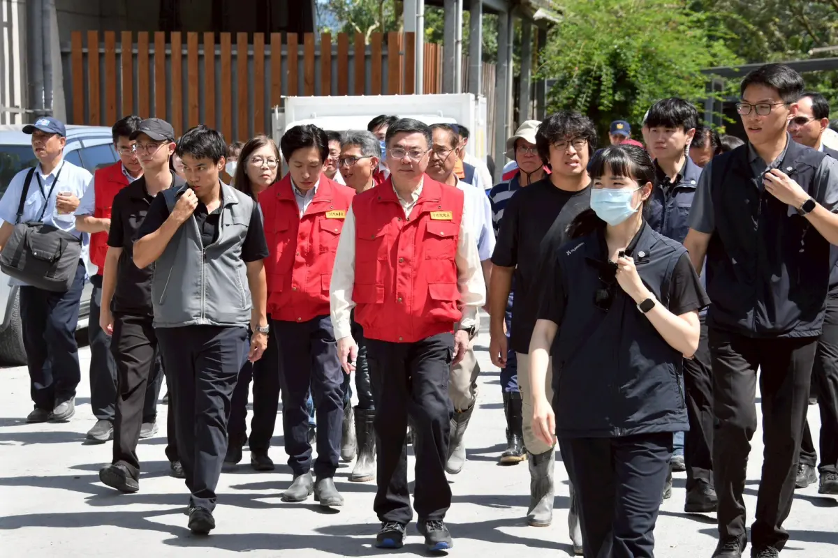 ▲行政院明日於花蓮災區啟動一站式服務，中央家園支持慰助金三方案合計每戶35萬元將直接入帳。（圖／翻攝自卓榮泰臉書）