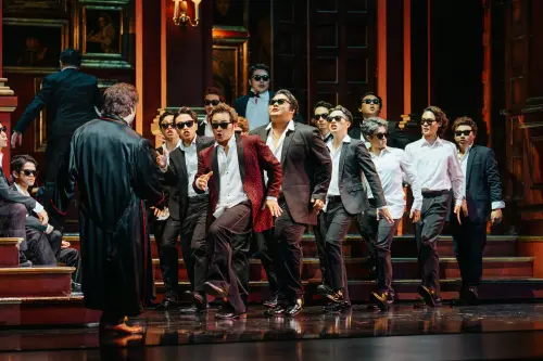 旗艦版製作《弄臣》揭歌劇院10週年序幕
