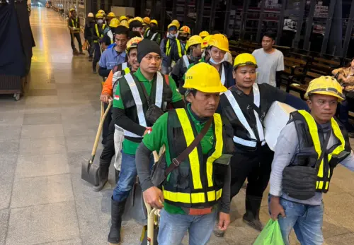 甘願放棄休假！印尼移工組「鏟子超人」部隊　早上5點衝花蓮救災
