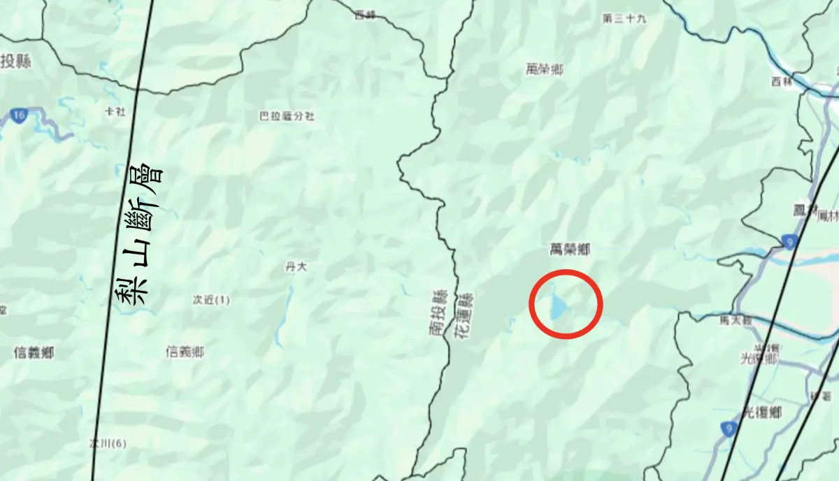▲馬太鞍溪堰塞湖附近，存在著一條「梨山斷層」，若有地震，會導致堰塞湖壩體變不穩定。（圖／郭鎧紋提供）