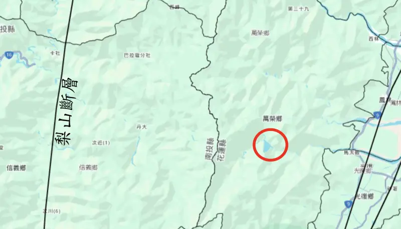 ▲馬太鞍溪堰塞湖附近，存在著一條「梨山斷層」，若有地震，會導致堰塞湖壩體變不穩定。（圖／郭鎧紋提供）