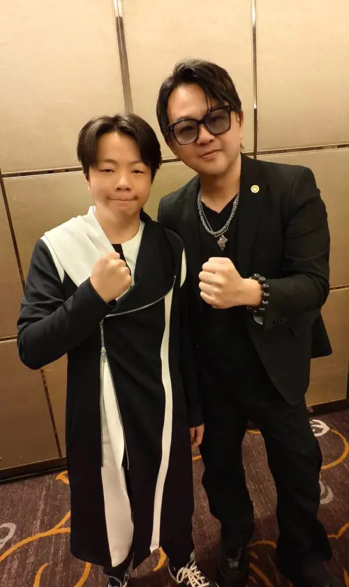 ▲蘇震洋（右）的愛子（左）是他的頭號粉絲。（圖／綵星娛樂提供）