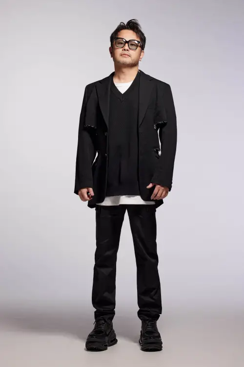 ▲蘇震洋（如圖）人生路上不管怎麼走，最後都會回到歌唱路上。（圖／綵星娛樂提供）