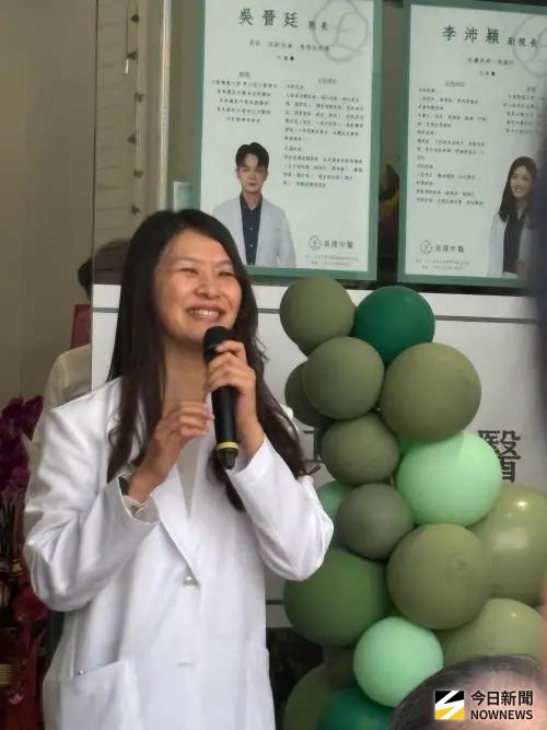 ▲林親怡醫師開心表示，創辦其澤中醫診所除了服務鄉親，也實現她「走路上班」願望。（圖／記者金武鳳攝，2025.9.28)