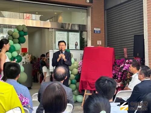 ▲員榮總院長張克士特來站台力挺年輕人創業。他致詞強調：「員榮出品、品質保證！」(圖／記者金武鳳攝，2025.9.28)