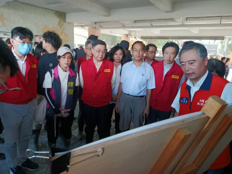 ▲行政院長卓榮泰前往花蓮縣光復鄉，聽取中央災害應變中心前進協調所報告。（圖／內政部提供）