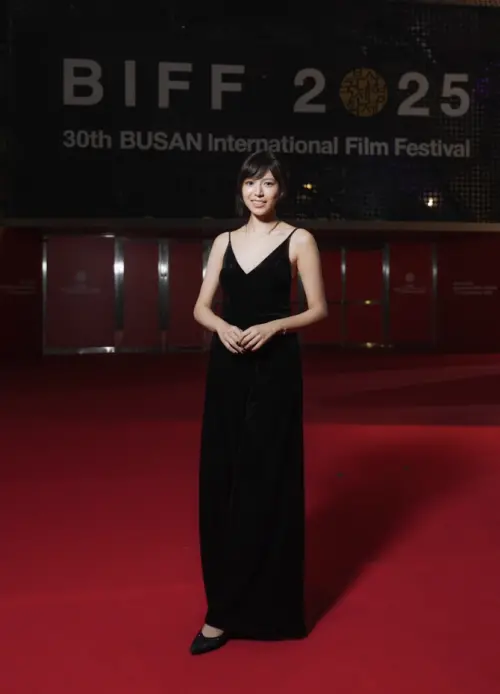 ▲陳孟琪隨新片《女孩不平凡》劇組前往釜山影展，獻出人生中的國際影展初體驗。（圖／甯聚力文創提供）
