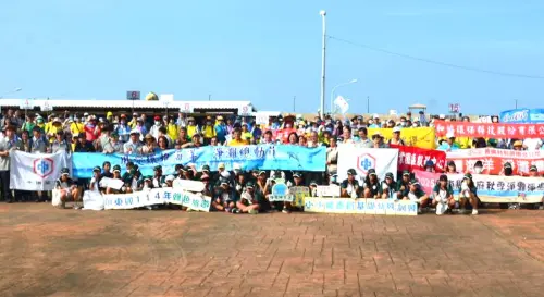 守護海洋盡一份心力！產業園區管理局屏南產業園區服務中心辦淨灘

