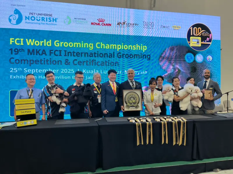 ▲頒獎典禮由畜犬協會薛瑞銘理事長代表領取獎座。（圖／農業部）