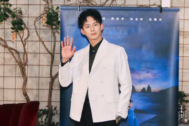 ▲吳念軒以《星空下的黑潮島嶼》入圍金鐘60迷你劇集最佳男主角獎，睽違7年再度入圍，得知時感動落淚，馬上告訴家人，媽媽只傳了一個讚的貼圖相當淡定。（圖／客台提供）