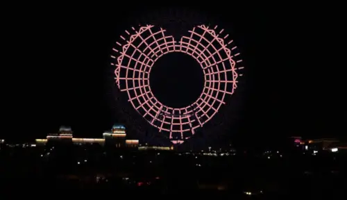 為花蓮加油！麗寶摩天輪點燈：國軍、醫護、鏟子超人們有你真好
