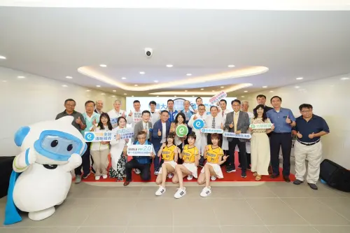 ▲大學眼科與在地深耕多年的「姚眼科診所」品牌合作，在台中漢口商圈成立「崇德大學眼科」，今天舉行開幕式，（圖／業者提供）