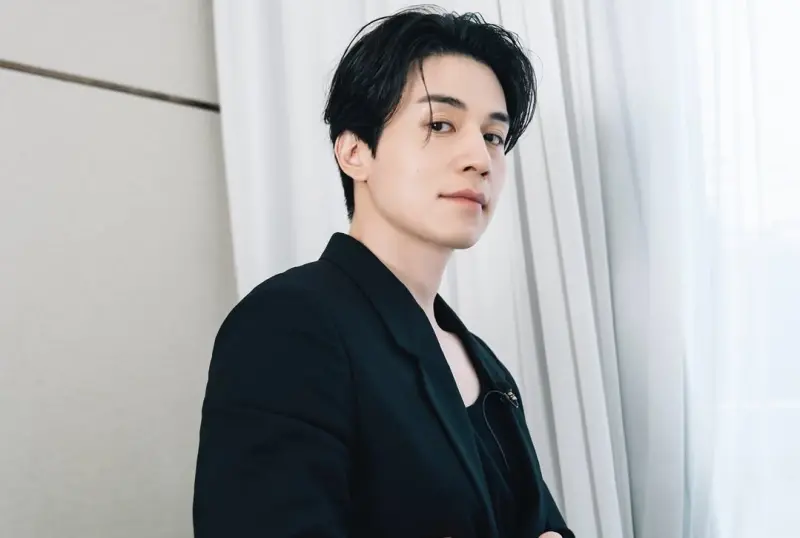 ▲李棟旭去年因跟中國網友說韓國中秋不吃月餅，還配上翻白眼表情符號，遭陸網友罵翻，還直接怒批韓國：「偷節日」。（圖／李棟旭IG@leedongwook_official）