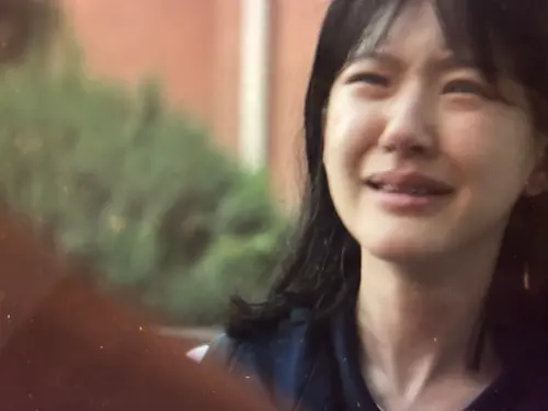 ▲趙露思在《許我耀眼》中爆哭嘶吼，即便捲入整形疑雲依舊不影響演技，連飾演爸爸的馮暉都點頭認可。（圖／翻攝自Netflix）