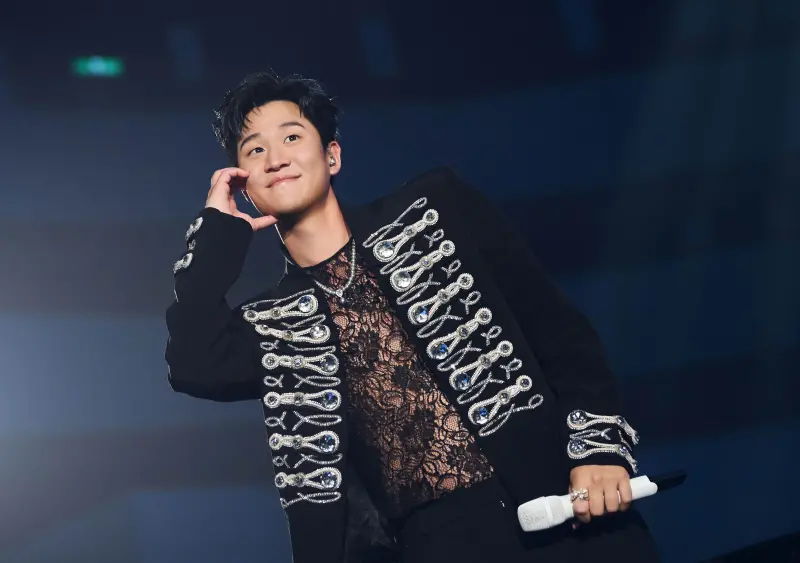 ▲周興哲（如圖）一連3天在小巨蛋舉辦演唱會，今（28）日最終場告五人驚喜現身演唱，全場嗨翻了。（圖／星空飛騰提供）