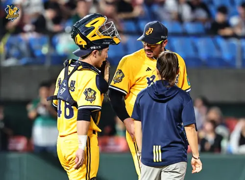 ▲中信兄弟捕手陳統恩（左）與羅戈（右）完美搭配，封鎖樂天桃猿打線。（圖／中信兄弟提供）