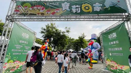 ▲ 《寶莉回家》大型戶外演出選址崇賢公園，呼應清景麟集團在地代表建案「研森」所提倡的自然、人文與藝術共構理念。（圖／清景麟教育基金會提供）