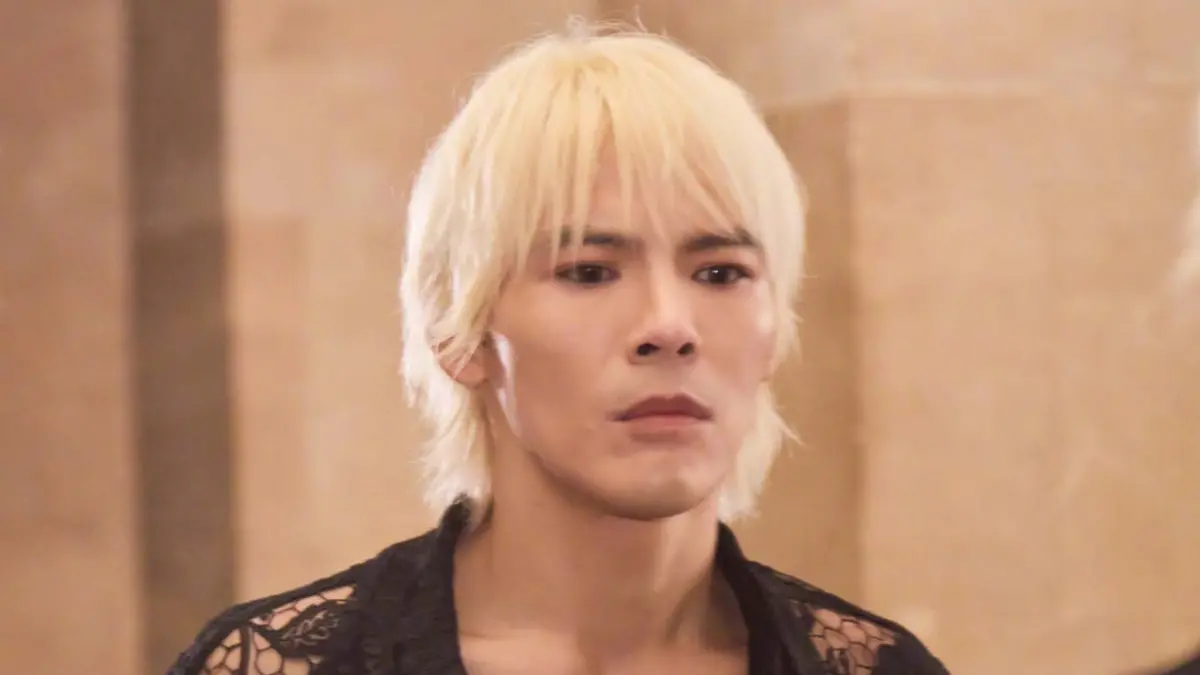 ▲向佐（如圖）被爆欠555萬賭債，外界更傳向家破產，向太昨（28）日直播駁斥謠言，強調資產與事業仍穩定，並嗆聲「豪宅珠寶都還在」，直言：「破產說法太離譜！」（圖／翻攝字向佐微博）