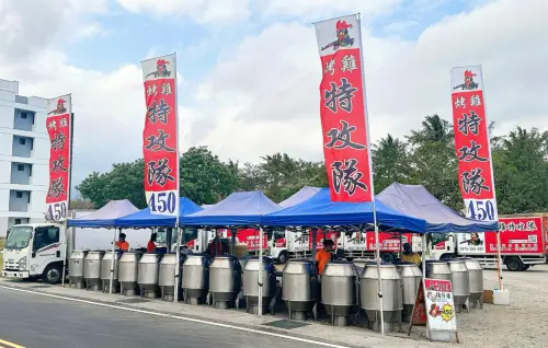 ▲烤雞特攻隊是全台超知名的行動餐車團隊，足跡遍布全台灣，每次出動都能看到大量烤桶，一次出爐上百隻烤雞都是日常。（圖／烤雞特攻隊臉書）