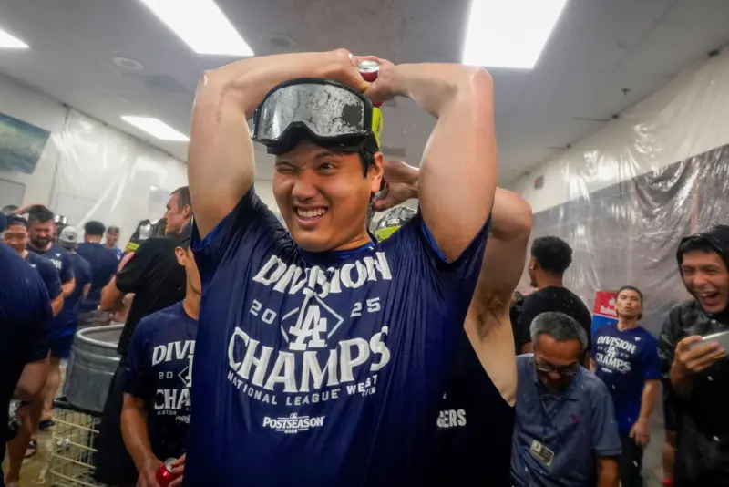 ▲洛杉磯道奇本季再度以93勝69敗於國聯西區達成4連霸，但作為勝率最低的分區冠軍，季後賽將與外卡第3的辛辛那提紅人，多打一輪3戰2勝的外卡賽。（圖／美聯社／達志影像）