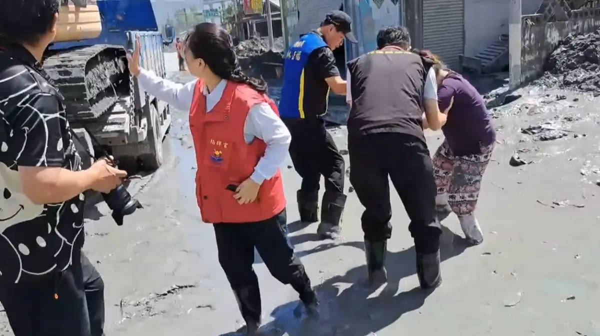 影／徐榛蔚「遇災民轉頭就走」？縣府曝光完整影片澄清了