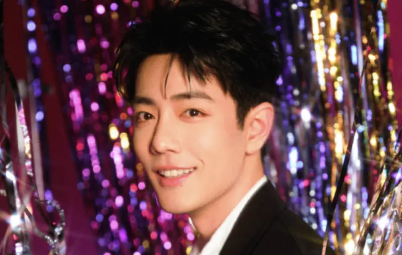 ▲中國男星肖戰（如圖）近期被發現出席宴會時，僅使用自己攜帶的杯子，外界聯想是否和于朦朧案有關，明星們怕遭人下藥，為求自保僅使用自己杯子。（圖／翻攝自微博）