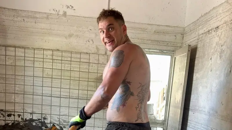 ▲《中文怪物》人氣參賽者李大豐昨（28）日宣布與妻子赴花蓮災區幫忙，自備鏟子投入清理，展現行動力，消息引來千則留言，網友獻祝福與貼心提醒，讚他是「真正的台灣女婿」，社群洋溢滿滿感動。（圖／翻攝自臉書大豐大哥大）